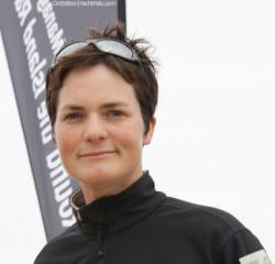 Ellen Macarthur sails solo around the world